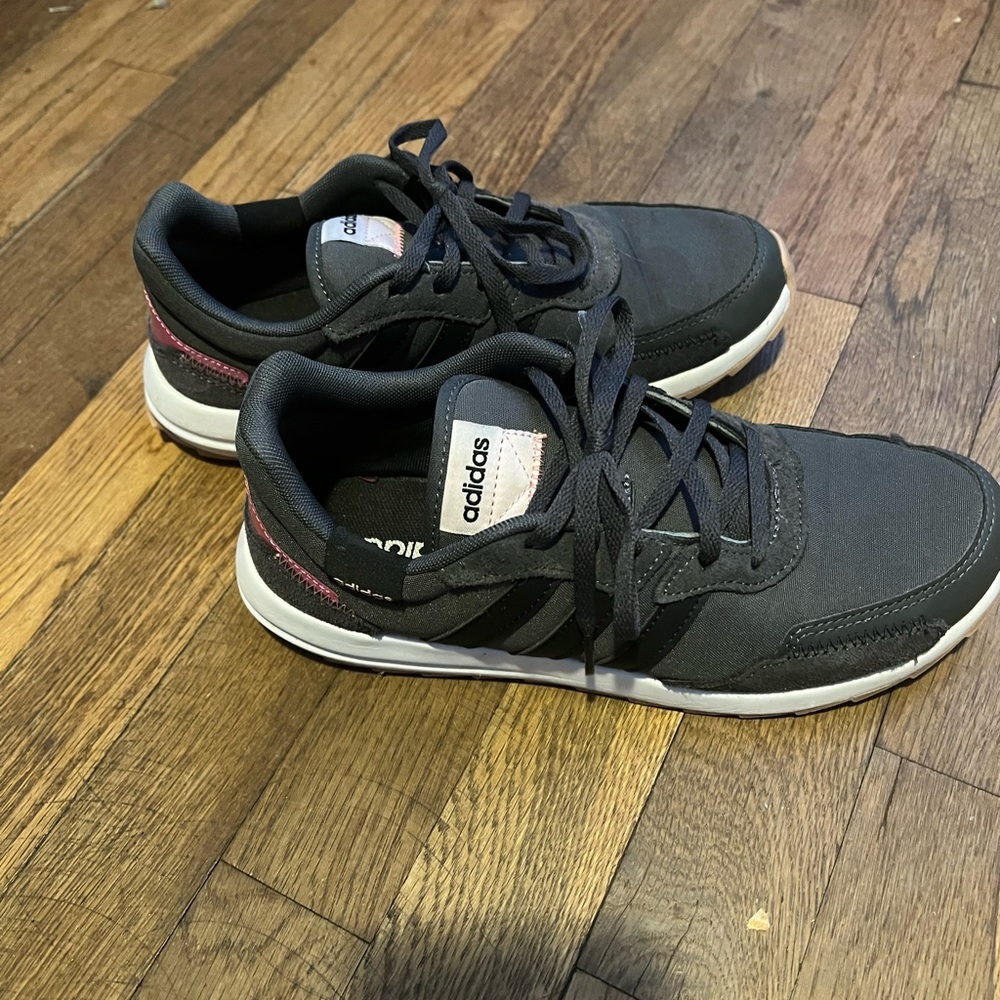 Adidas very comfortable tennis shoes